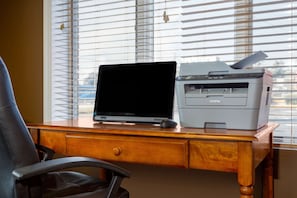 Business centre - Days Inn by Wyndham Breezewood (Breezewood)