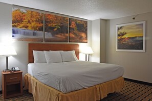 Desk, iron/ironing board, free cots/infant beds, rollaway beds - Days Inn by Wyndham Lebanon (Lebanon)