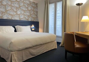 Superior Double Room, 1 Queen Bed - Hôtel Pergolèse Paris Champs Elysées (Paris)