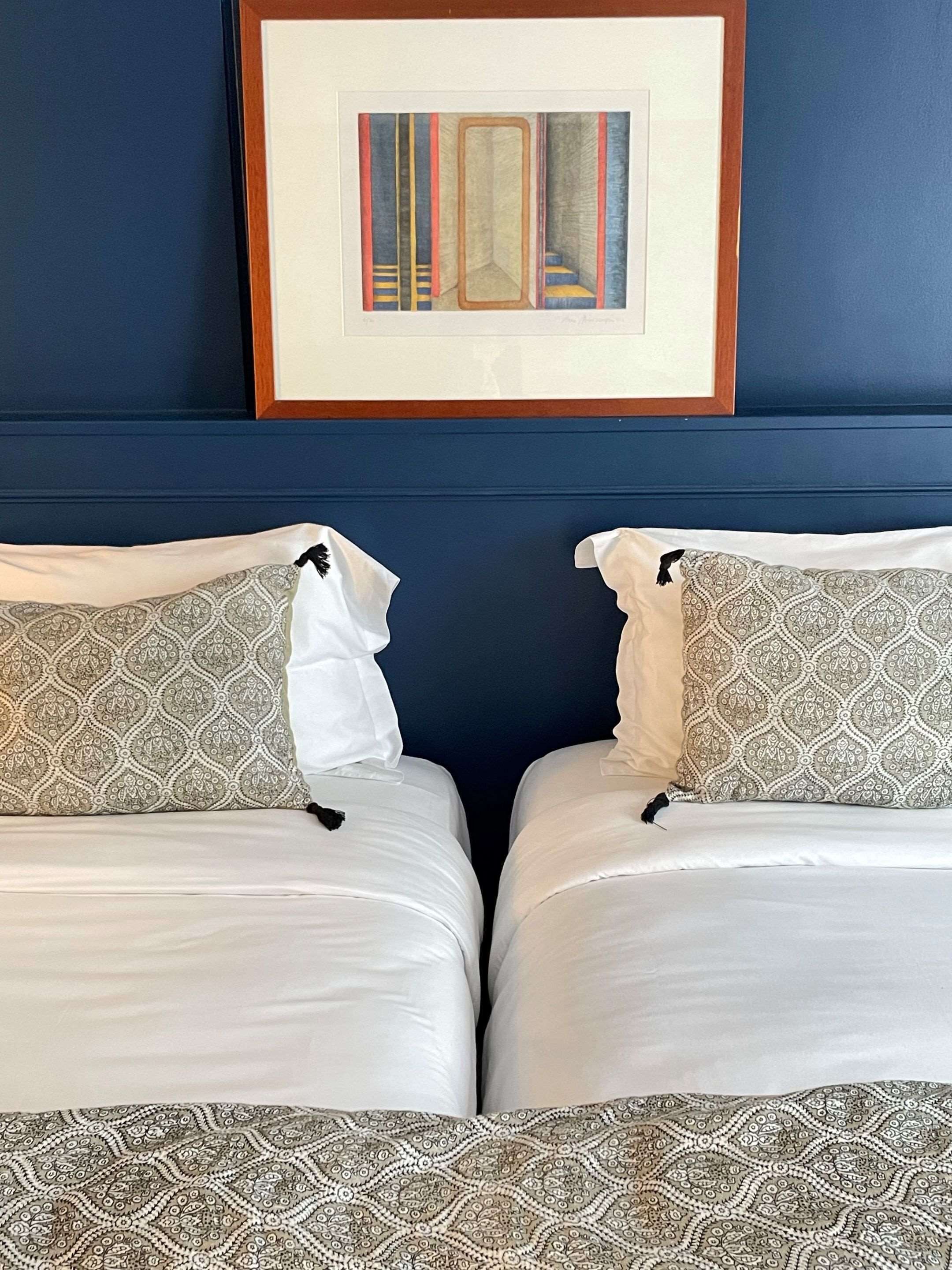 เครื่องนอนระดับพรีเมียม, เตียงเมมโมรีโฟม, มินิบาร์, ตู้นิรภัยในห้องพัก