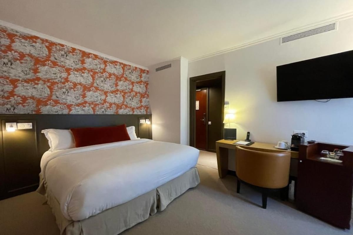 Premium bedding, memory-foam beds, in-room safe, desk