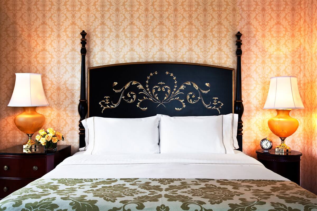 Egyptian cotton sheets, premium bedding, down comforters, pillowtop beds