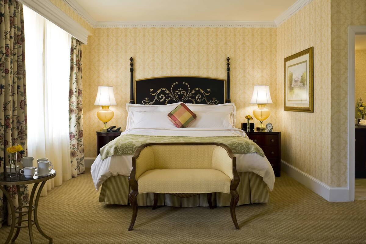 Egyptian cotton sheets, premium bedding, down comforters, pillowtop beds