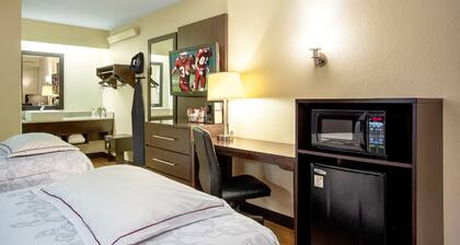 Red Roof Inn PLUS+ Boston - Framingham