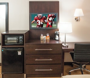 In-room safe, desk, blackout drapes, WiFi (free) - Red Roof Inn PLUS+ Boston - Framingham (Framingham)