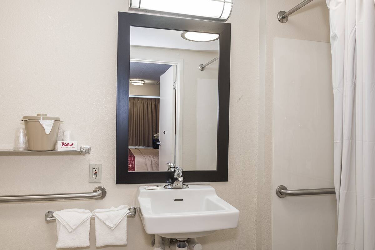 Superior Room, 1 Katil Raja (King), Accessible (Smoke Free) | Bilik Mandi | Tuala disediakan 