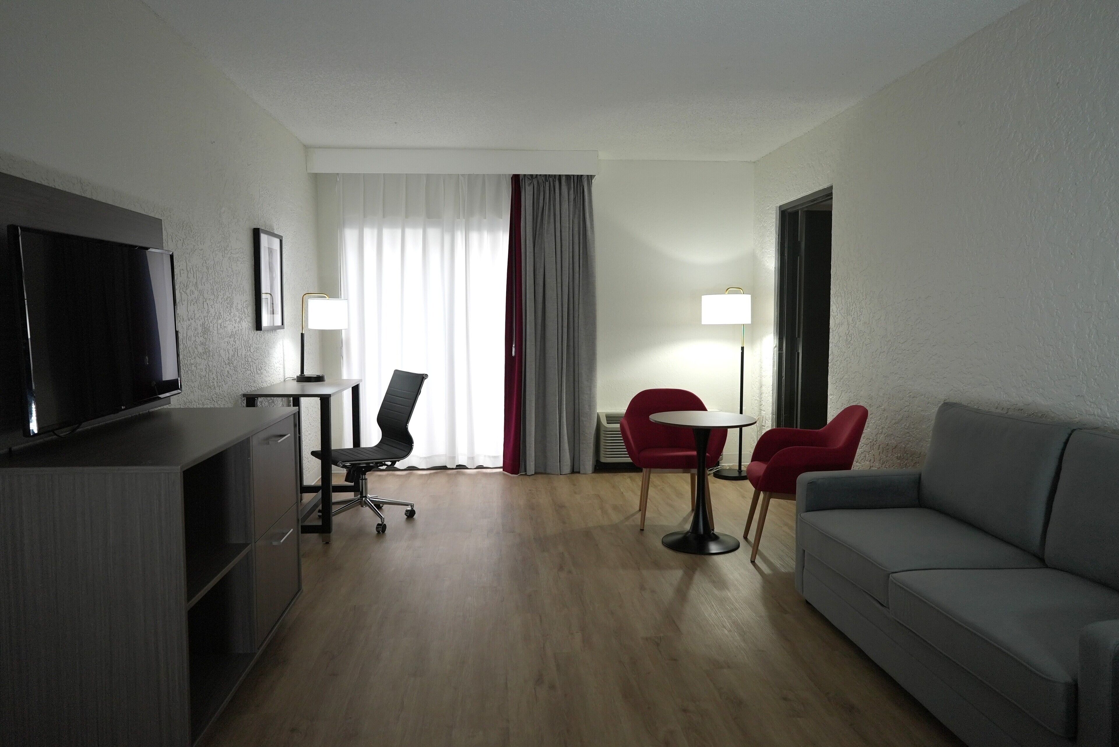 Suite Deluxe, 1 cama de matrimonio grande, no fumadores | Zona de estar | Una televisión