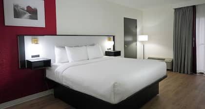 Ramada by Wyndham Tulsa Broken Arrow
