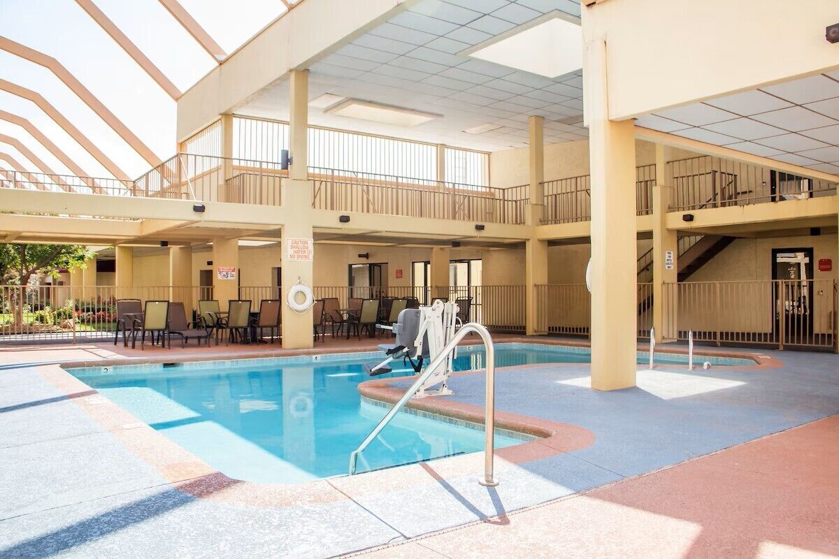 季节性开放的室外游泳池