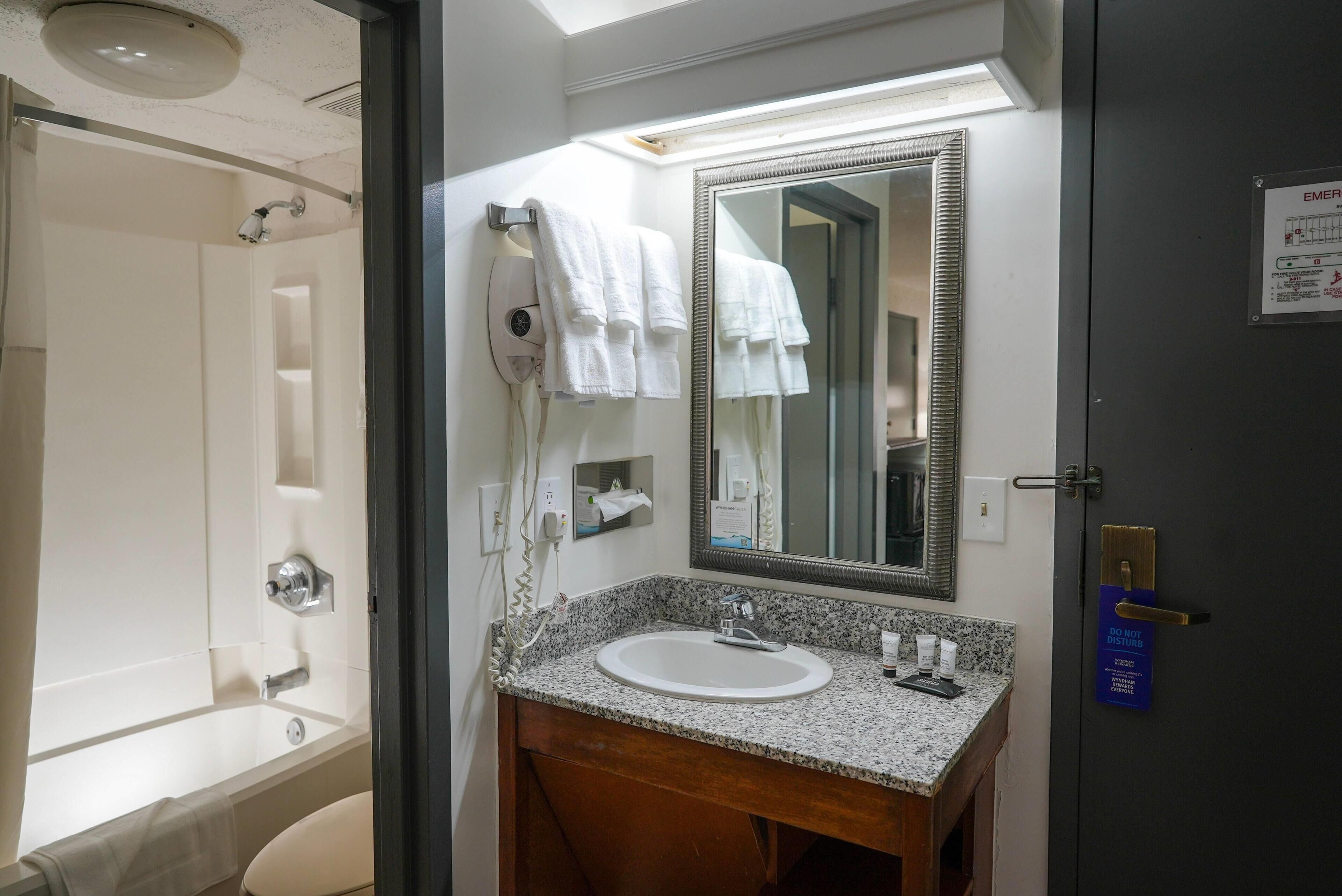 Combined shower/bathtub, hair dryer, towels