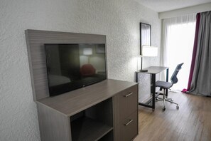 Premium bedding, pillow-top beds, desk, blackout curtains - Ramada by Wyndham Tulsa Broken Arrow (Broken Arrow)
