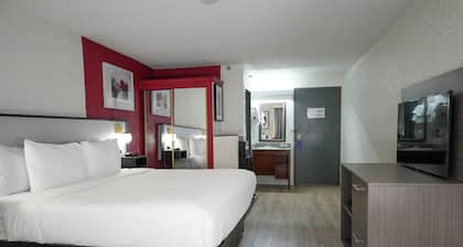 Ramada by Wyndham Tulsa Broken Arrow