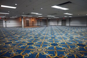 Banquet hall - Ramada by Wyndham Tulsa Broken Arrow (Broken Arrow)