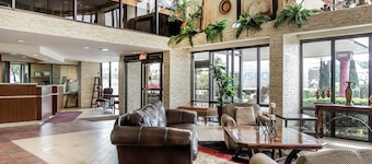 Clarion Hotel Broken Arrow - Tulsa