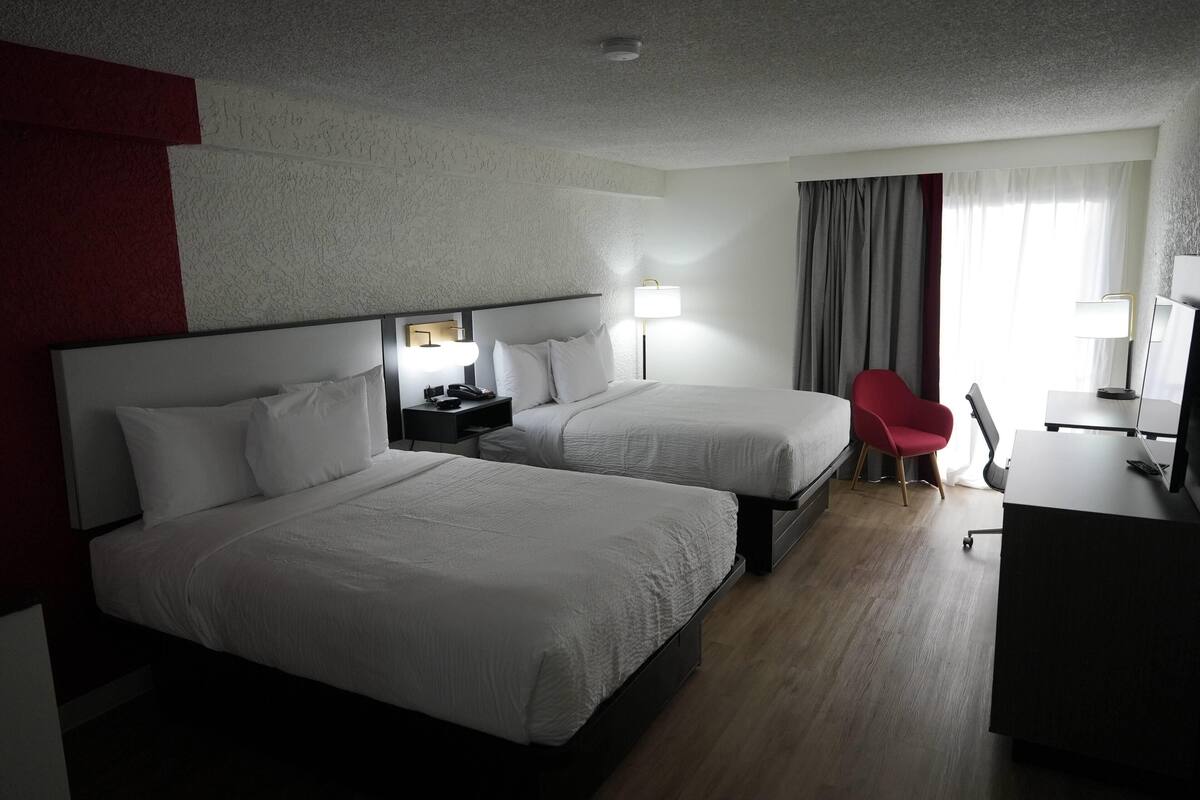 客房, 2 张大床, 无烟房 | 办公桌、遮光窗帘、熨斗/熨衣板、免费婴儿床