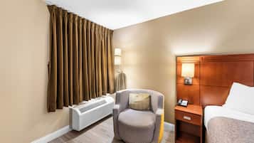 Standard Room, 1 King Bed, Non Smoking | Desk, free WiFi, bed sheets