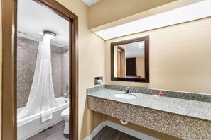 Escritorio, wifi gratis, ropa de cama