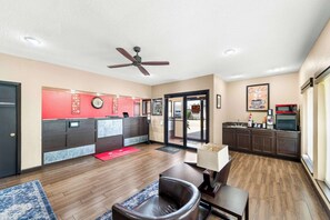 Lobby - Econo Lodge Texarkana I-30 (Texarkana)