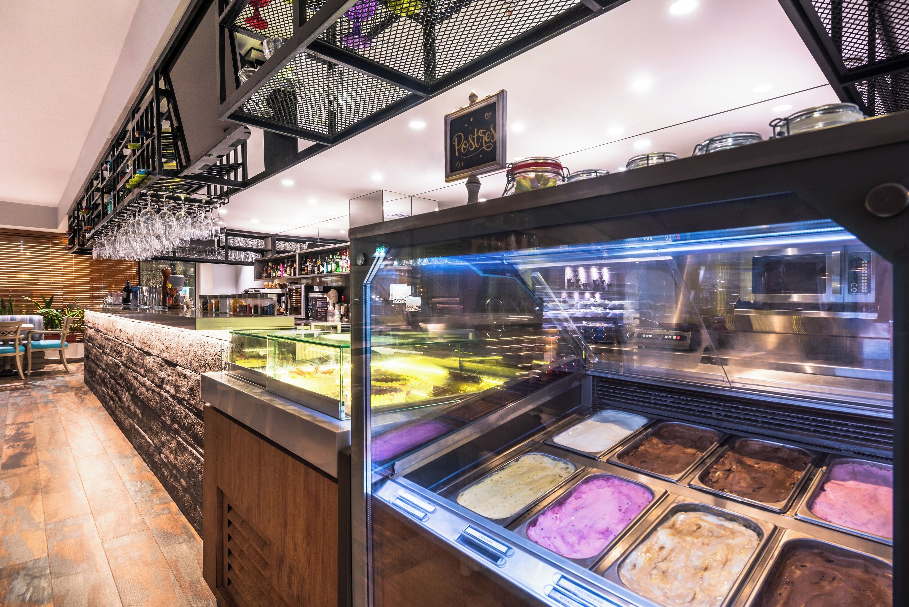 5 restaurants, international cuisine