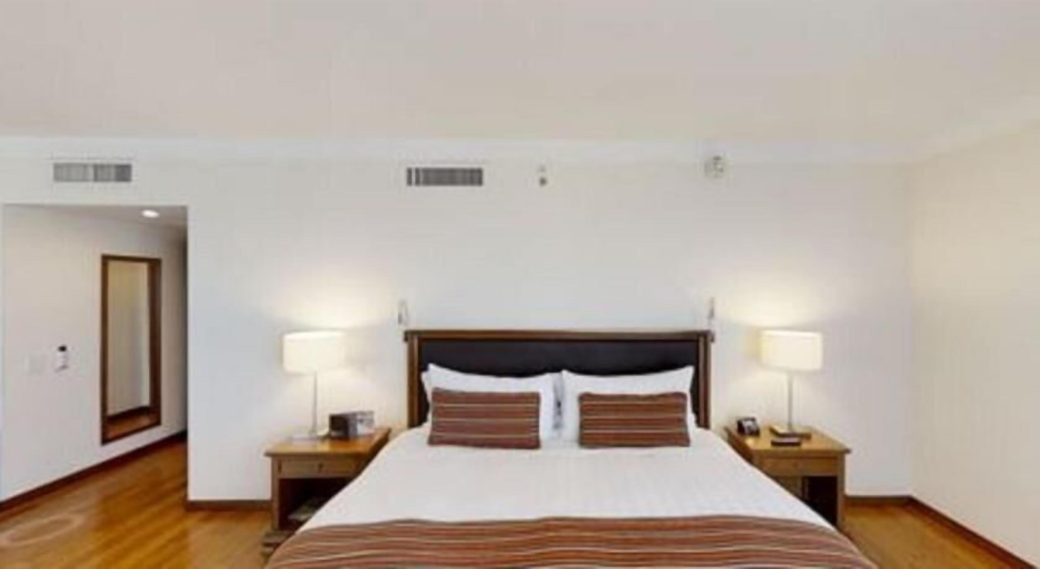 Sengetøy av topp kvalitet, safe på rommet og skrivebord