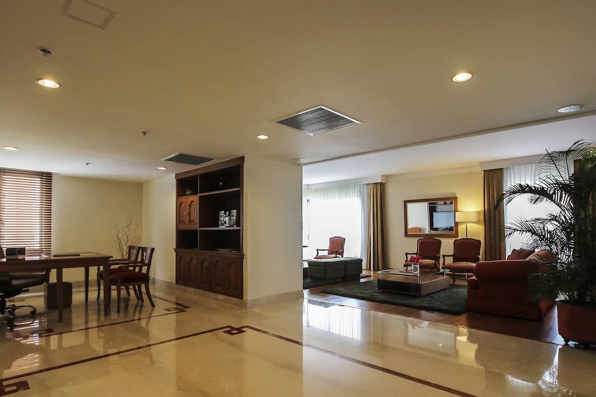 1 bedroom, premium bedding, in-room safe, desk