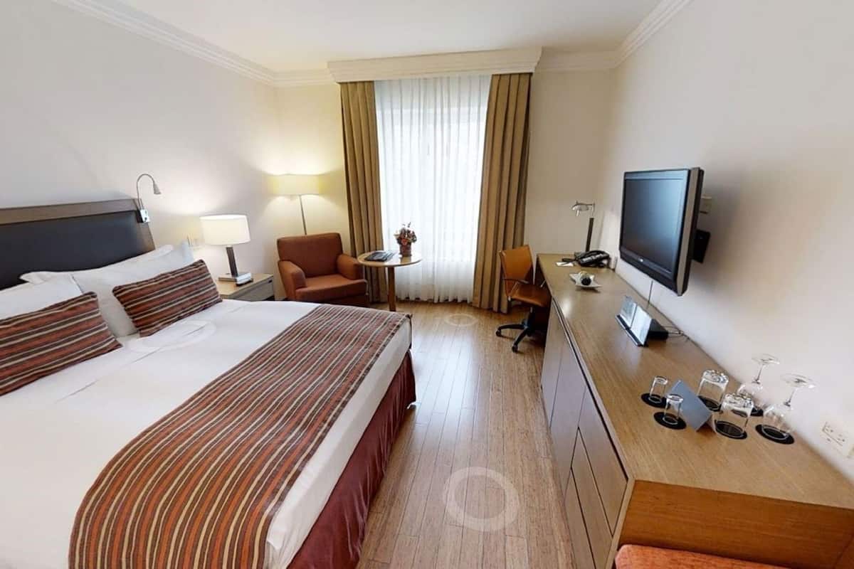 Literie de qualité supérieure, coffres-forts dans les chambres, bureau