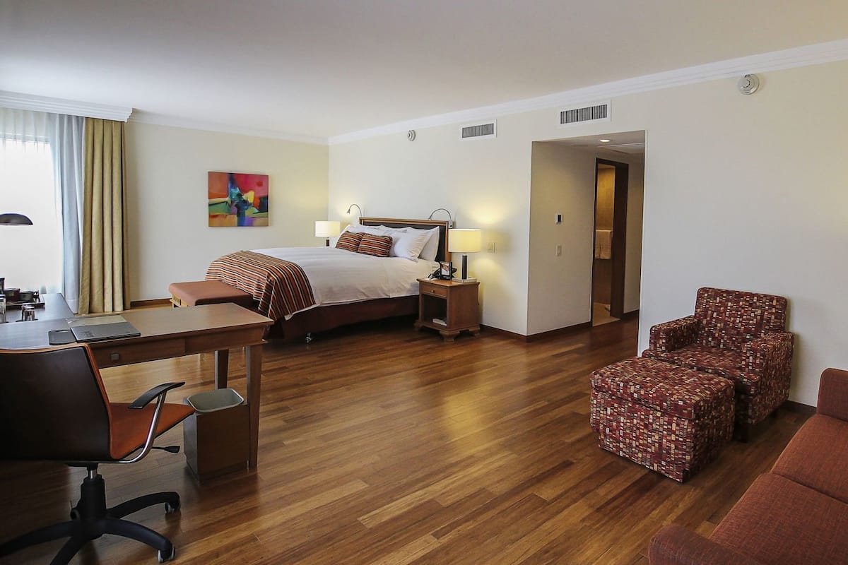 Literie de qualité supérieure, coffres-forts dans les chambres, bureau