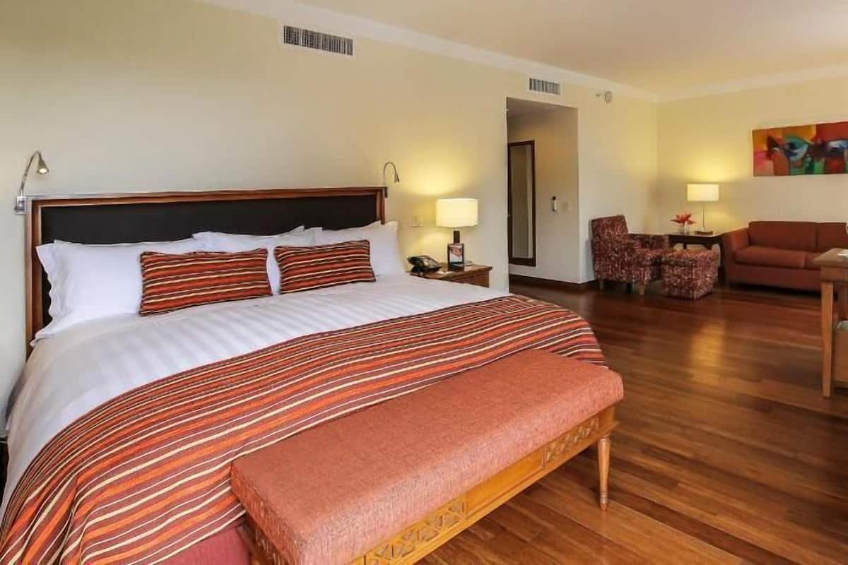 Premium bedding, in-room safe, desk, laptop workspace