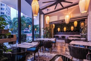 5 restaurants, international cuisine