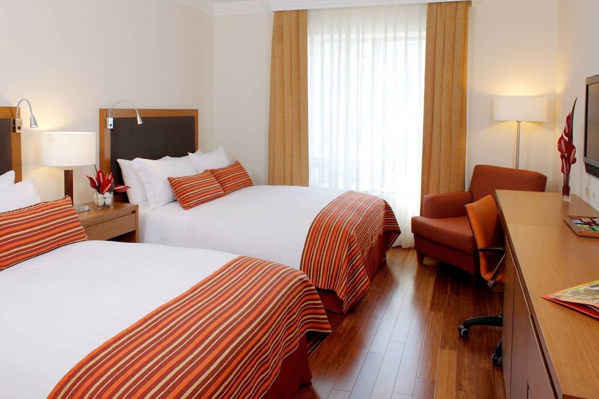 Literie de qualité supérieure, coffres-forts dans les chambres, bureau