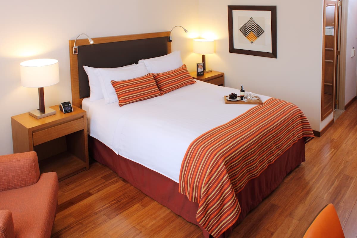 1 bedroom, premium bedding, in-room safe, desk