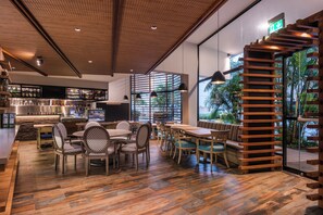 5 restaurants, international cuisine