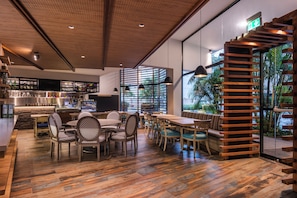 5 restaurants, international cuisine