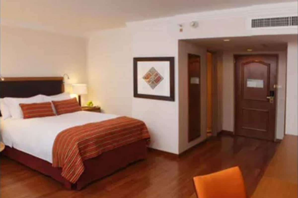 Literie de qualité supérieure, coffres-forts dans les chambres, bureau