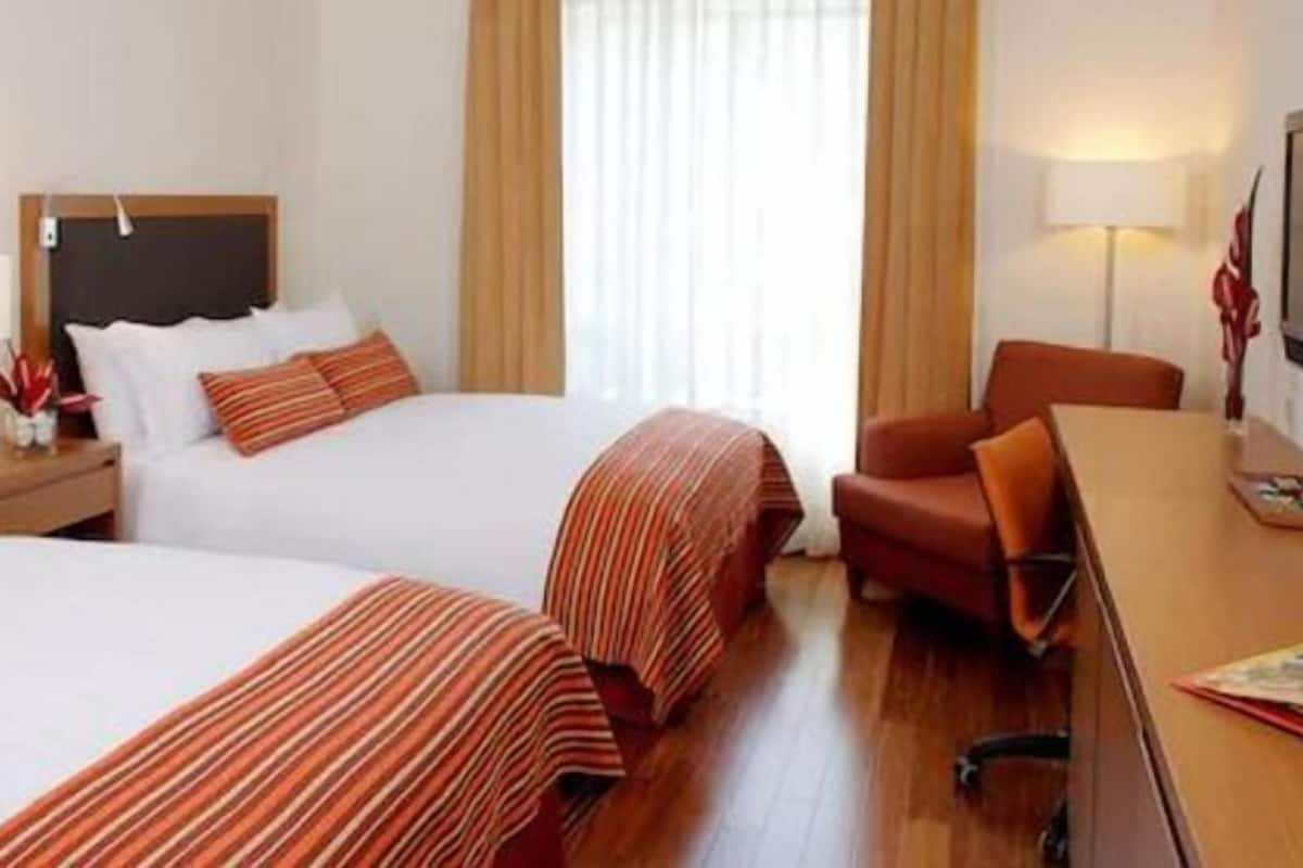 Premium bedding, in-room safe, desk, laptop workspace