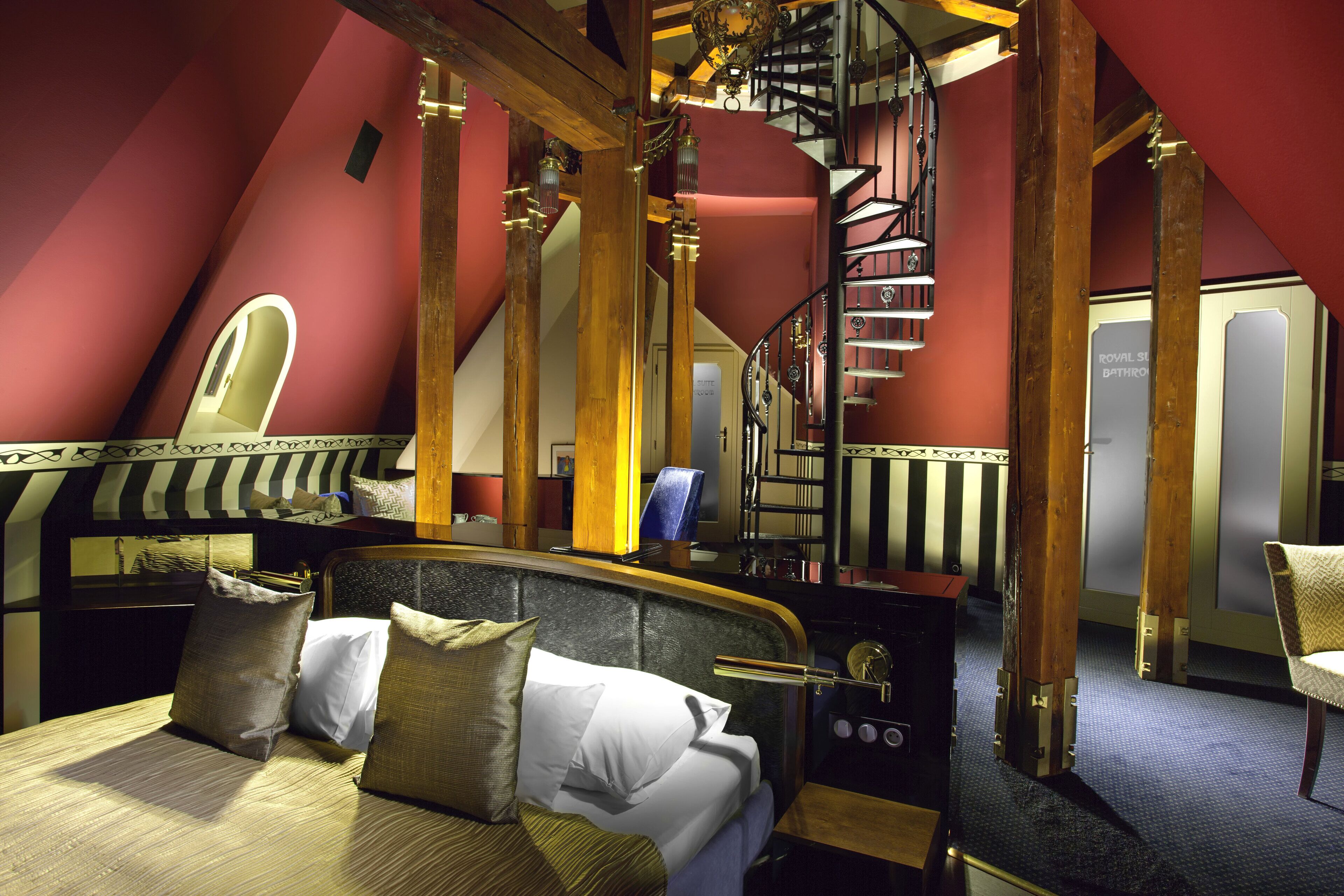 tower suite  | hypo-allergenic bedding, minibar, in-room safe, desk