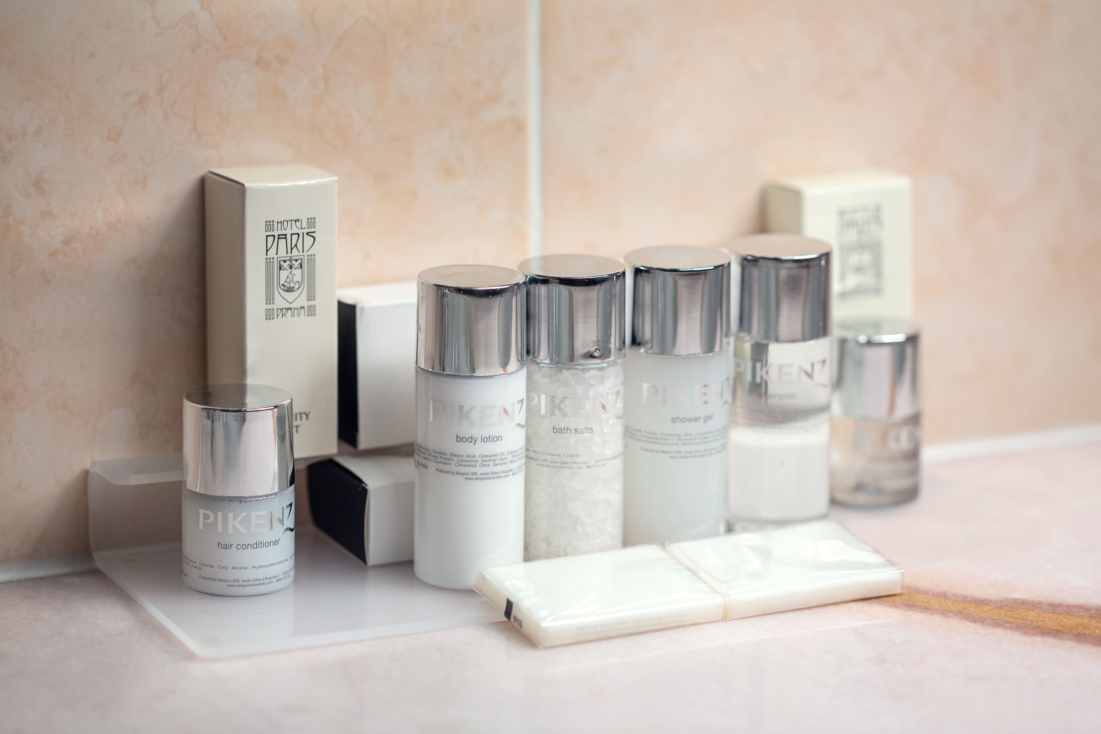 junior suite, 1 king bed | bathroom | deep-soaking bathtub, free toiletries, hair dryer, bathrobes