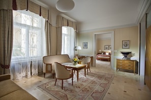 Klimt Suite | Hypo-allergenic bedding, minibar, in-room safe, desk