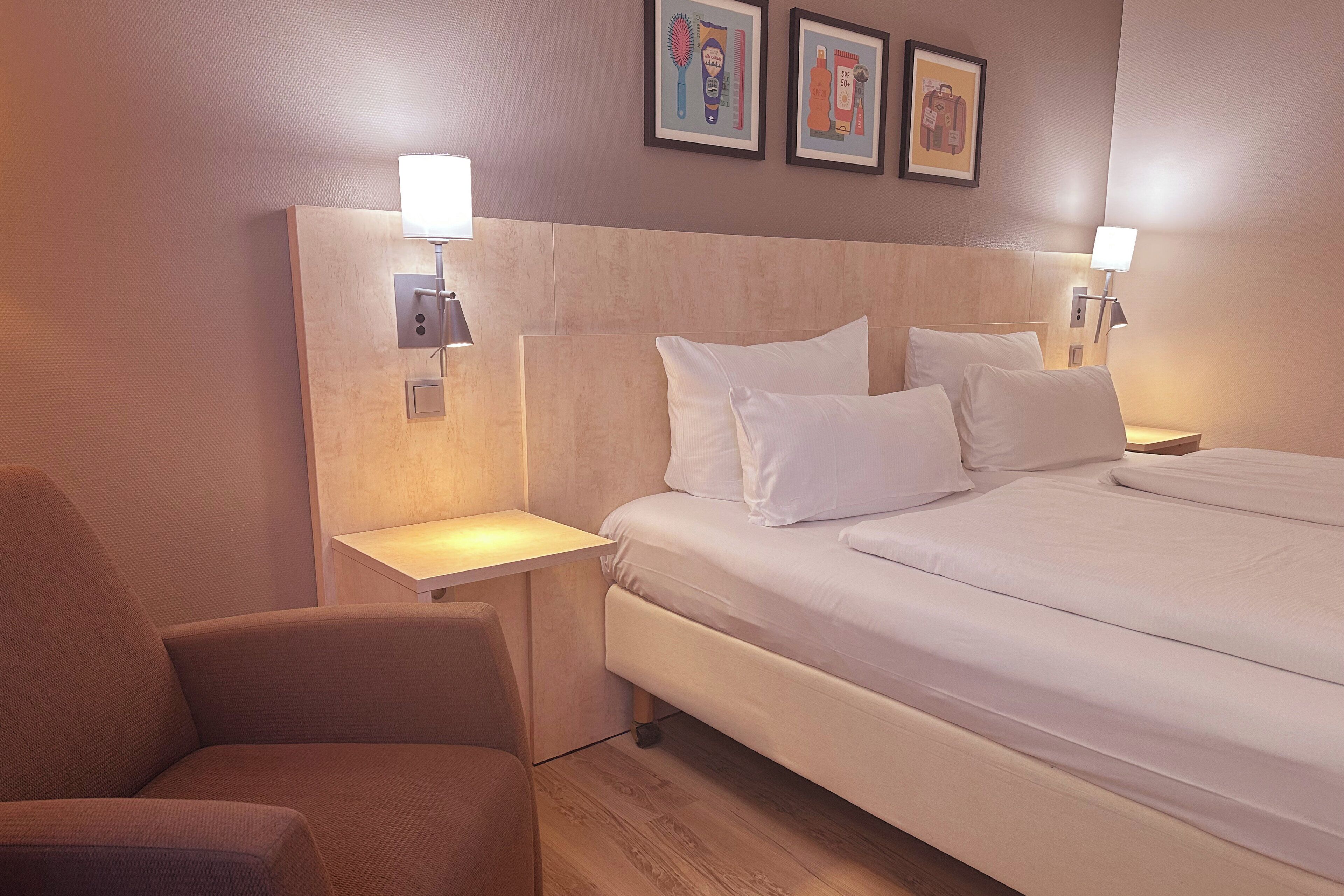 防过敏的被褥、客房内保险箱、办公桌、遮光窗帘