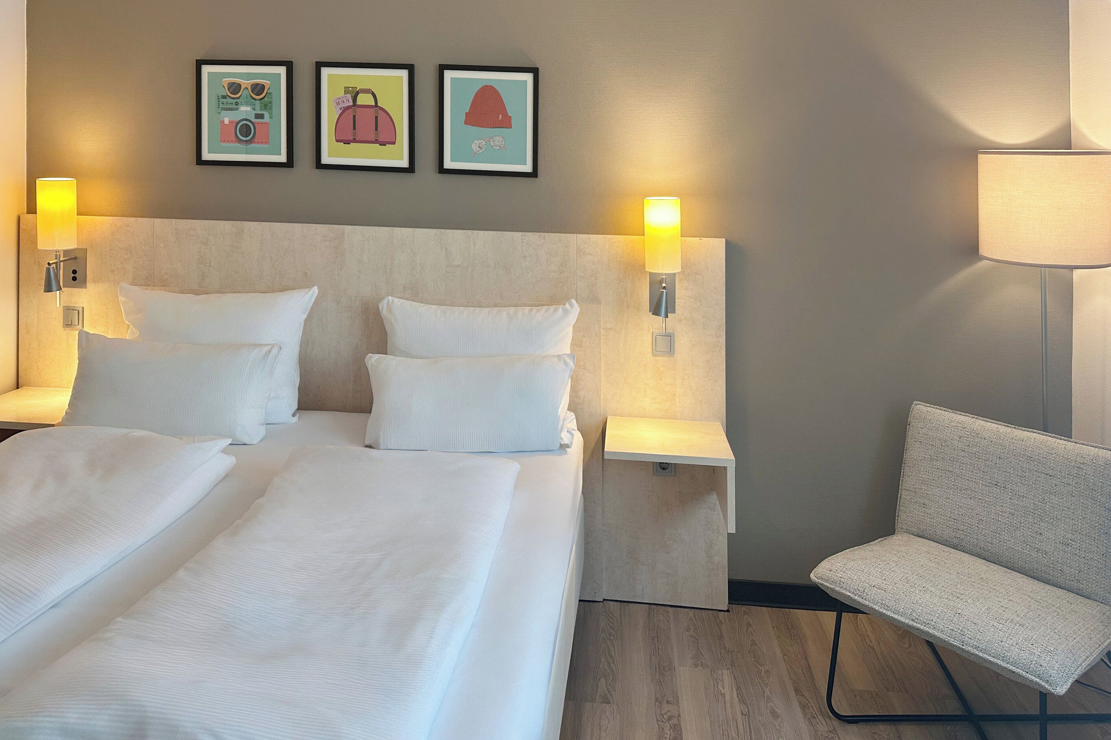 防过敏的被褥、客房内保险箱、办公桌、遮光窗帘