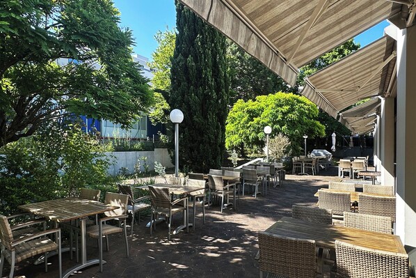 Daily buffet breakfast for a fee - Garner Hotel Mainz by IHG (Mainz)