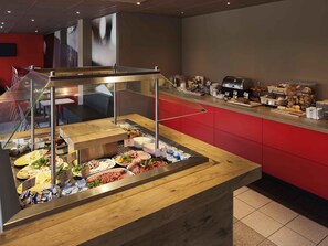 Desayuno buffet todos los días (con cargo)