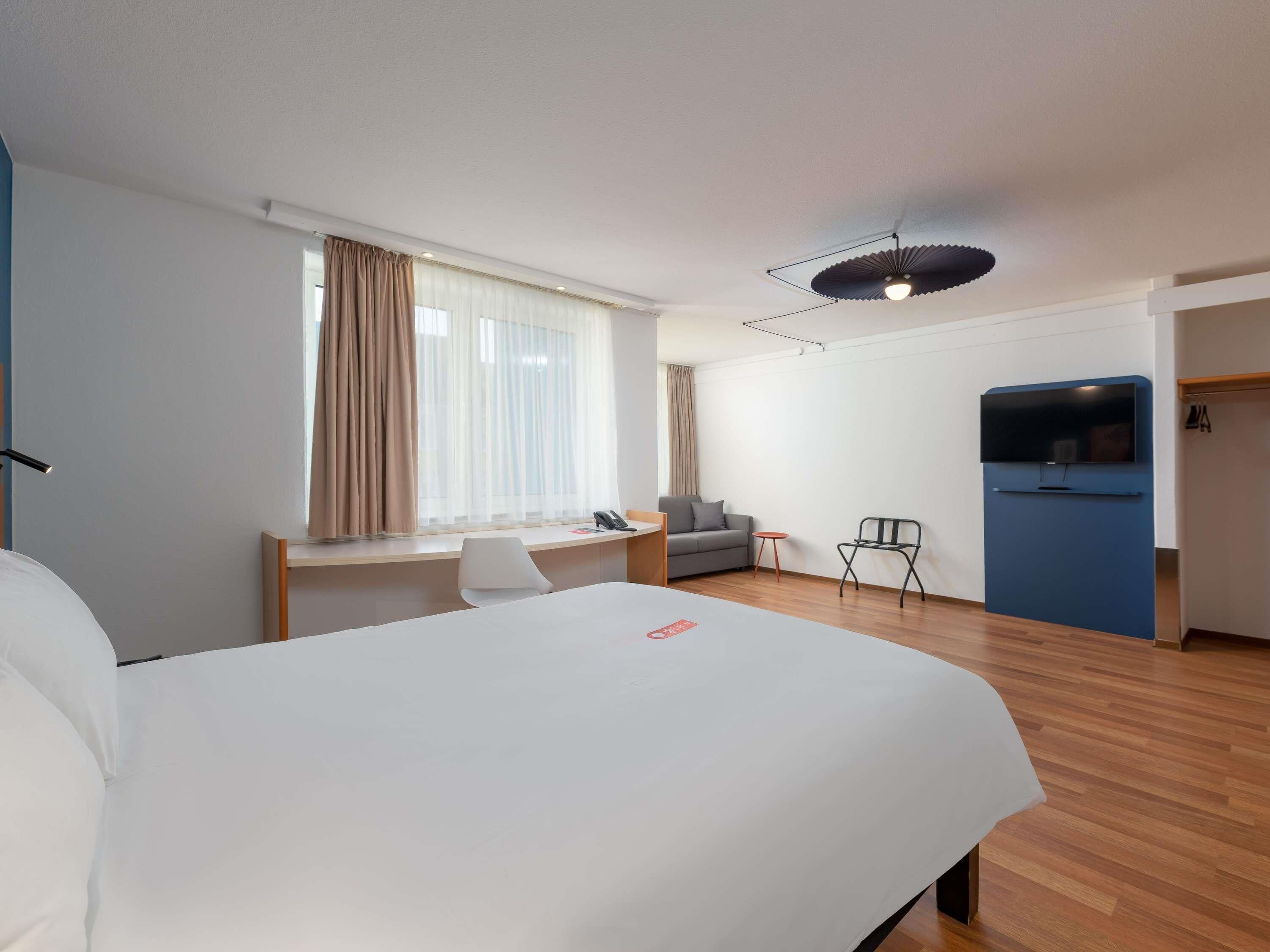 Ropa de cama hipoalergénica y escritorio 