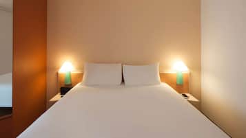 Standard Room, 1 Double Bed | Hypo-allergenic bedding, desk, laptop workspace, blackout drapes