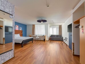 Hypoallergeen beddengoed, een bureau, een laptopwerkplek