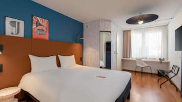 Quarto standard, 1 cama de casal | Roupas de cama antialérgicas, escrivaninha