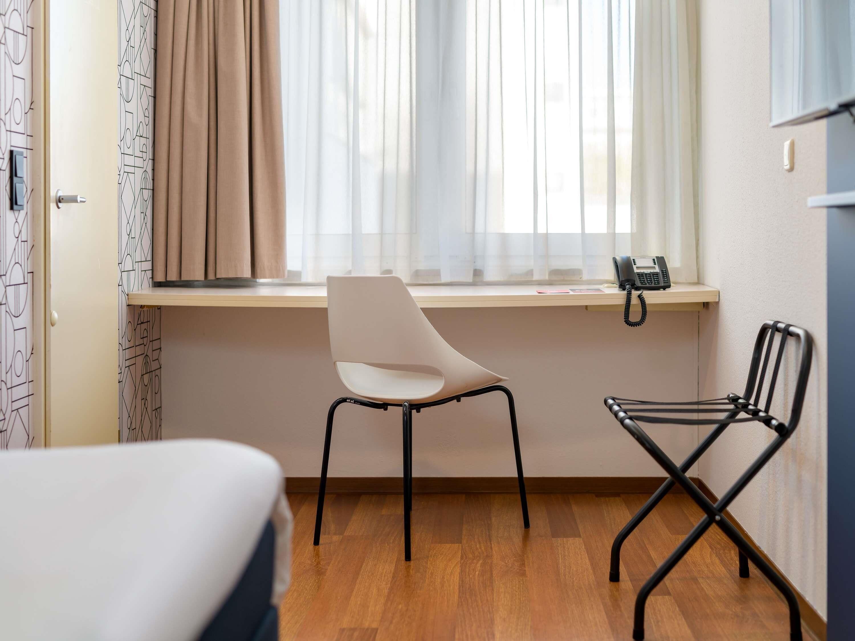 Ropa de cama hipoalergénica y escritorio 