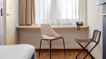Ropa de cama hipoalergénica y escritorio