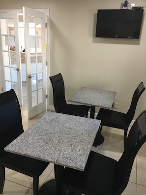 Petit déjeuner à emporter compris tous les jours