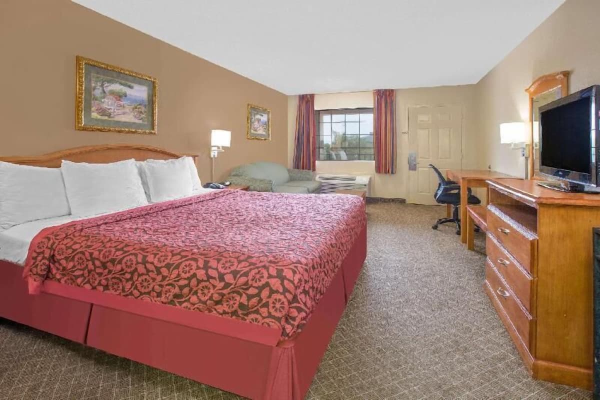 Iron/ironing board, free WiFi, bed sheets, alarm clocks